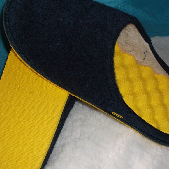 NEW PR Soles Active Recovery Slippers - Size 7 - Picture 7 of 10